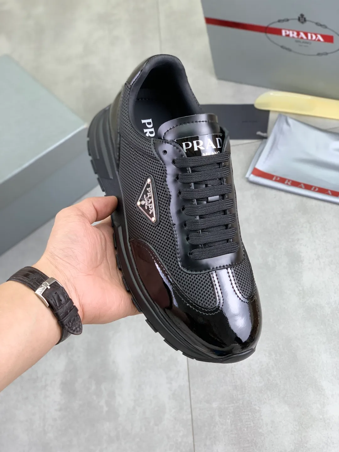 Men's Men's Shoes 💰P600 💰【New Style】 The latest model of high-quality PRADA classic men's shoes has been launched on the official website at 1:1, synchronized in Hong Kong, and on the same catwalk; all made of calfskin➕imported cowhide lining, 🍡🍡original rubber outsole, non-slip and wear-resistant; comfortable on the feet, attractive style, fine workmanship, and simple and neat shoe lasts, showing the courage and toughness of men, 👍Size: 39-44 (45 can be customized) black White color🉑️choose
